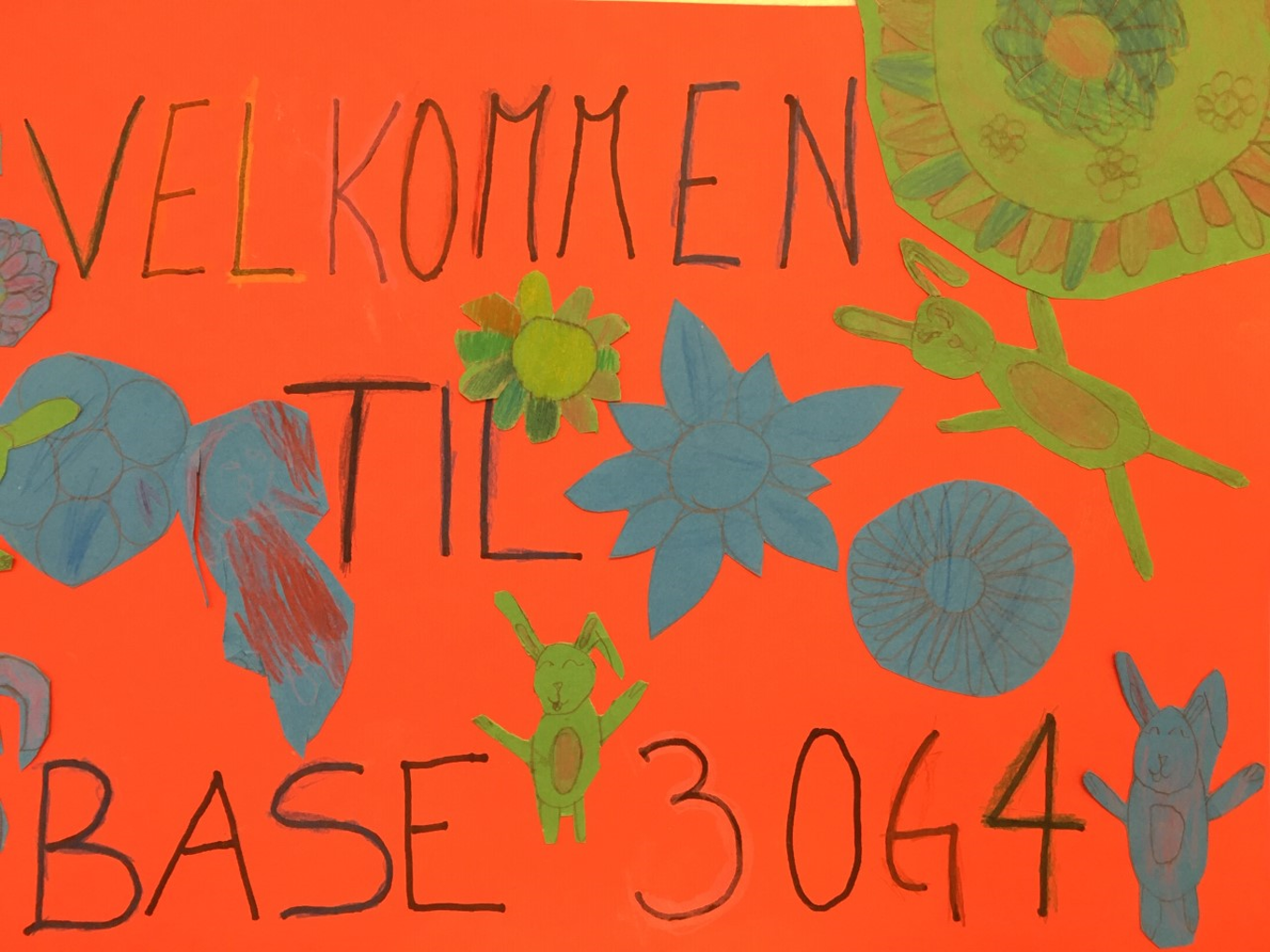 Barna har laget baseskiltet