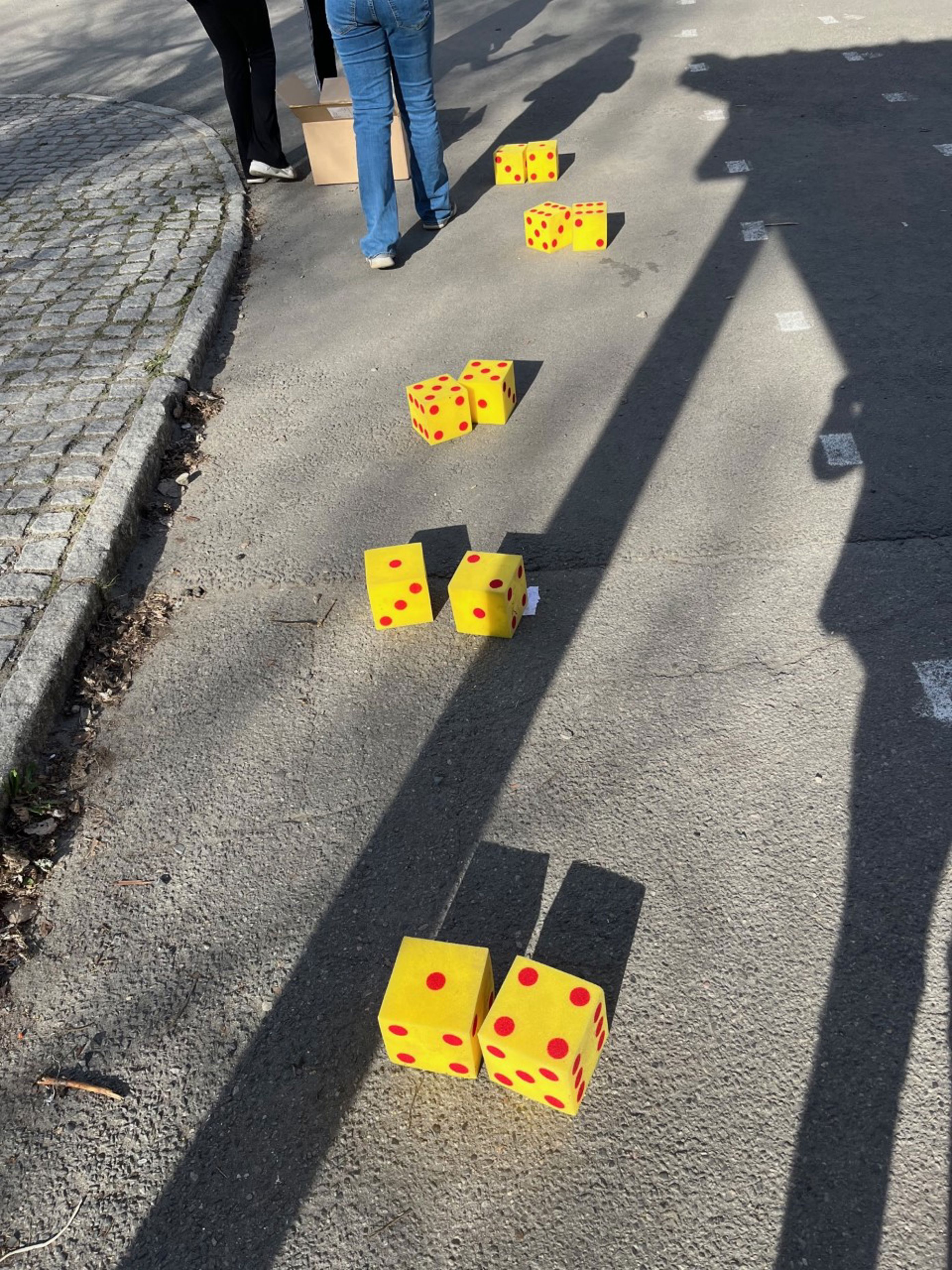 Foto: Toppåsen skole Terninger i skolegården