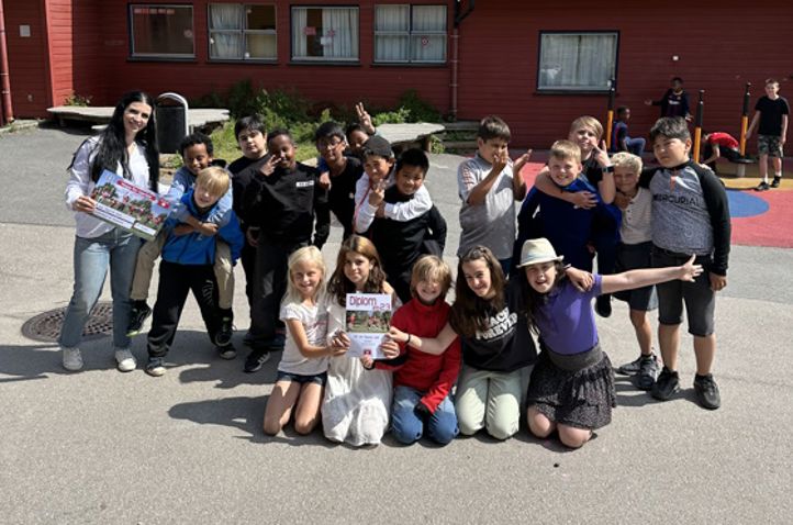 Foto: Toppåsen skole Klassebilde ute